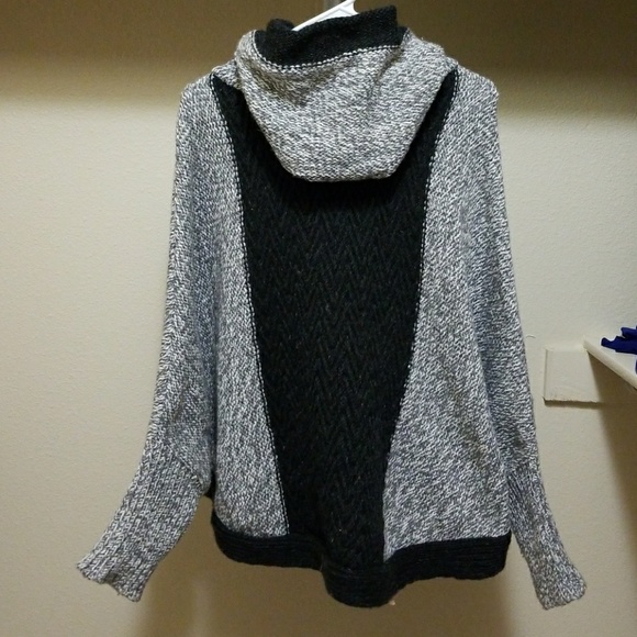 Warm hooded sweate5 - Picture 2 of 3